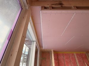 隠れる所、隠す所